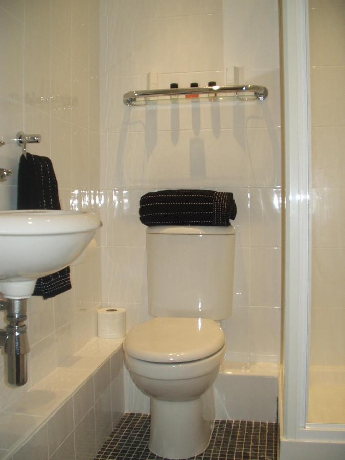 Ship Stores Guest House Клэар Экстерьер фото